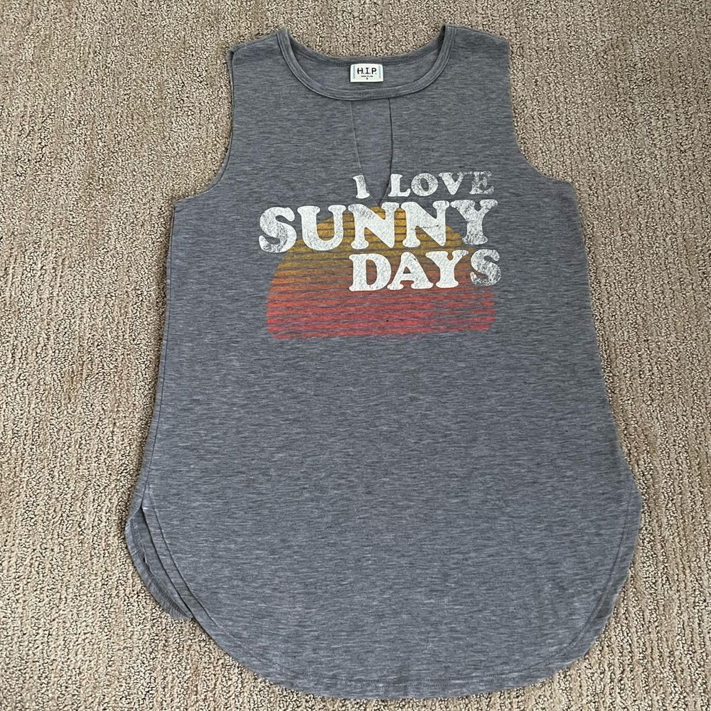 H.I.P. Grey “I Love Sunny Days” Keyhole Tank Top